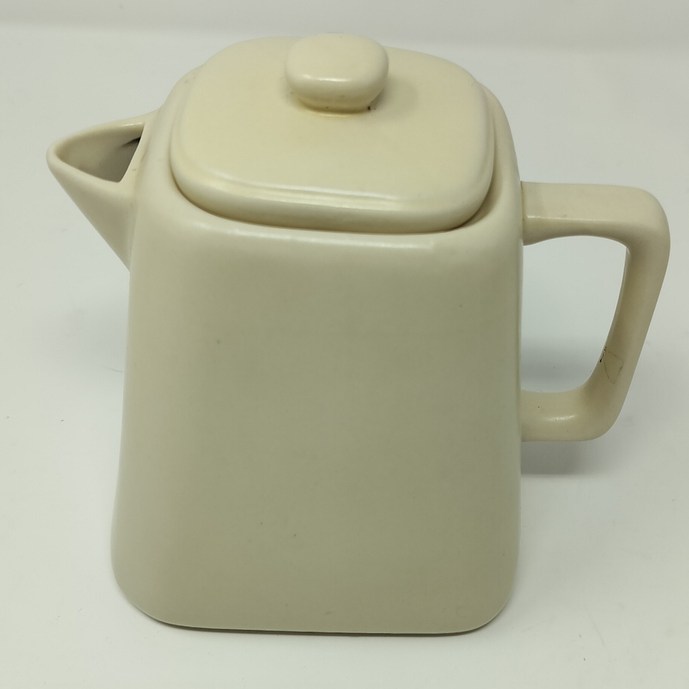 2012 Ivory Starbucks Ceramic Square Coffee Tea Pot With Lid 32 OZ Farmhouse